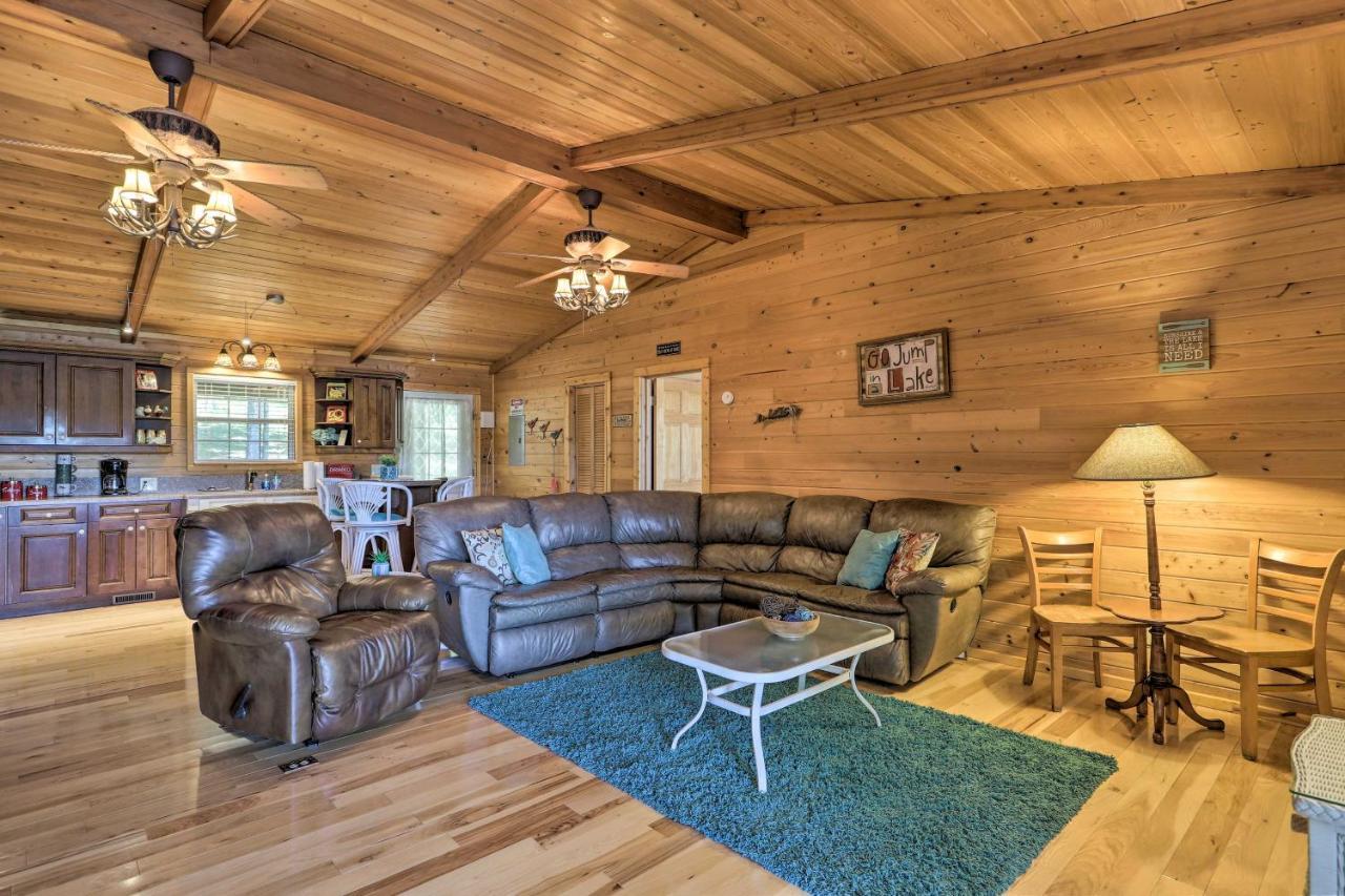 House With Dock And Slide Situated On Lake Sinclair! Sparta Bagian luar foto
