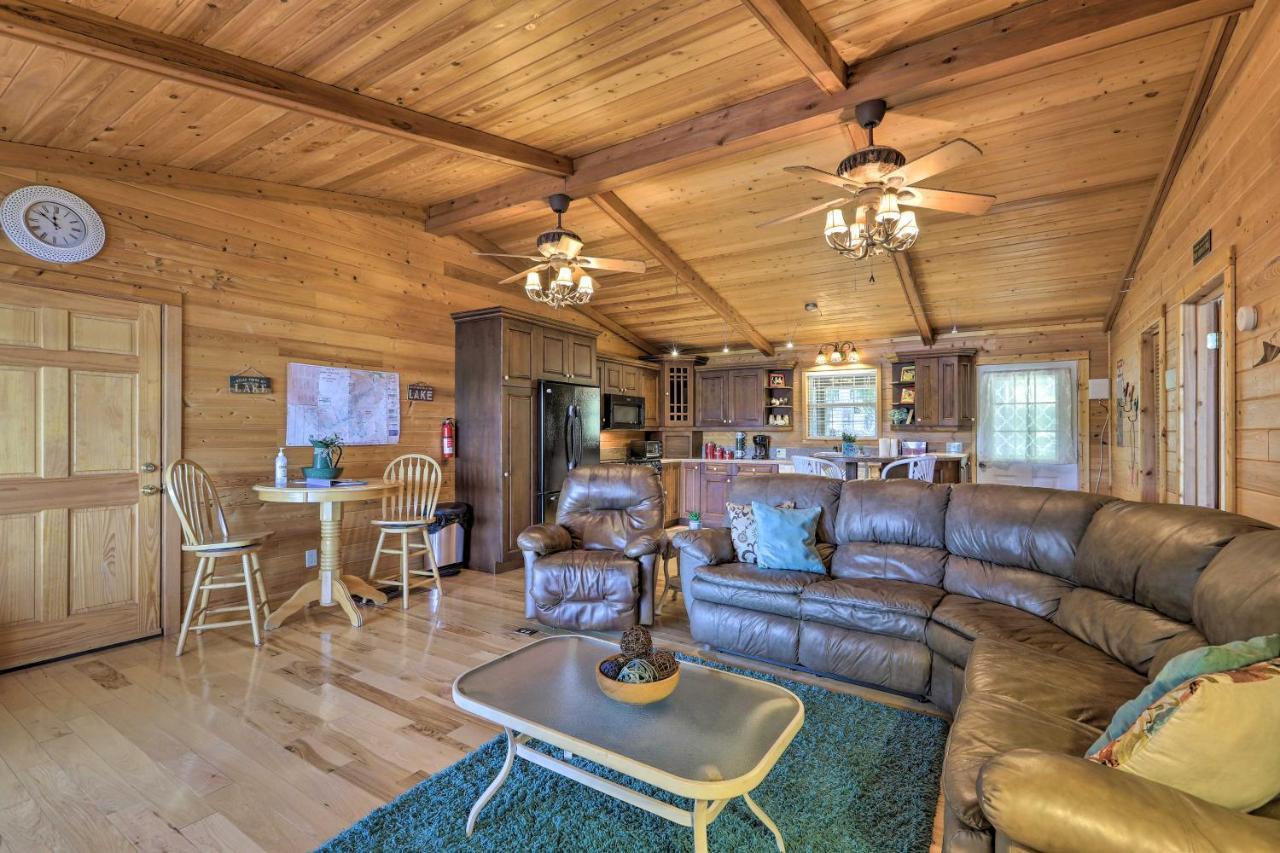 House With Dock And Slide Situated On Lake Sinclair! Sparta Bagian luar foto