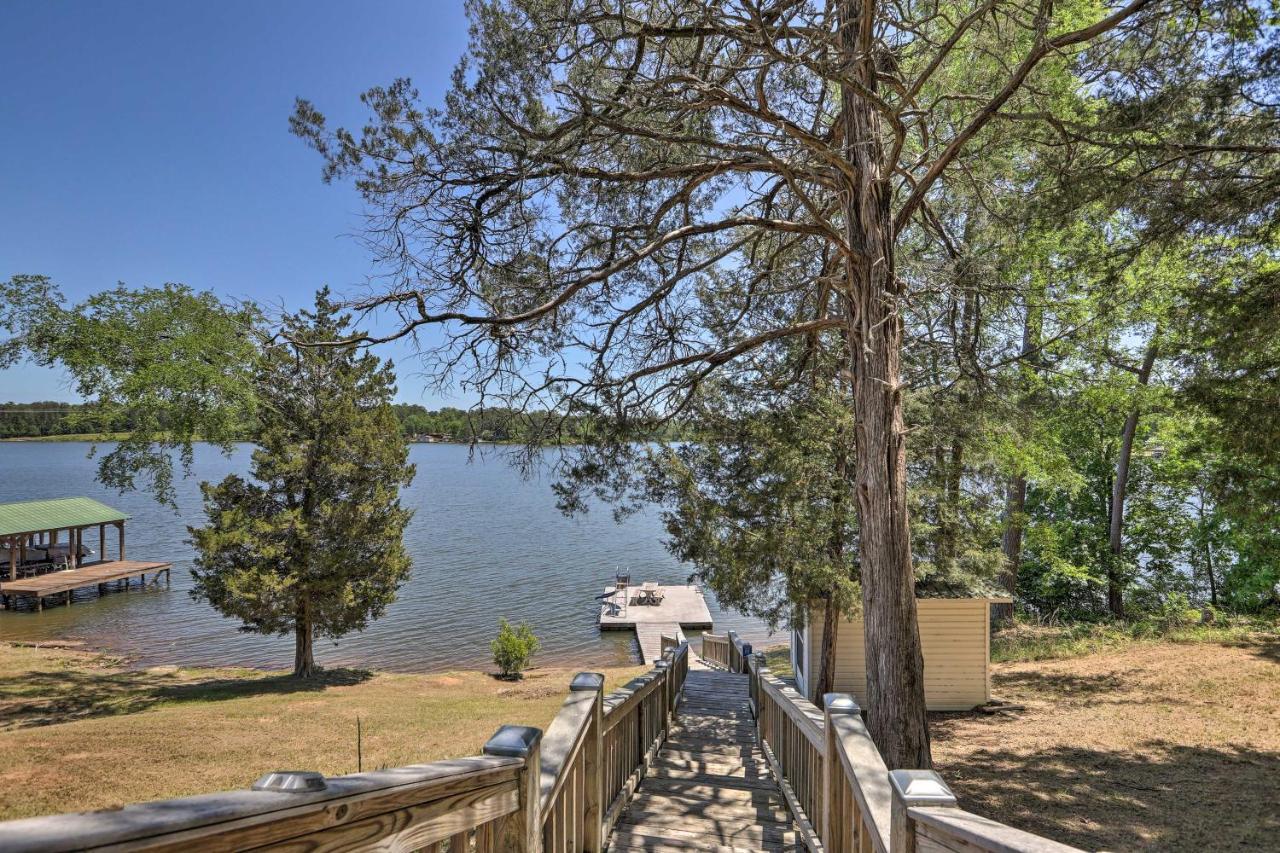 House With Dock And Slide Situated On Lake Sinclair! Sparta Bagian luar foto