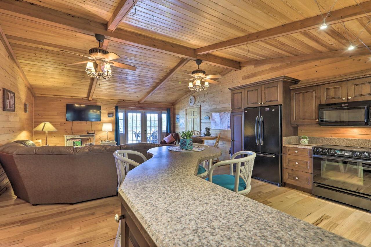 House With Dock And Slide Situated On Lake Sinclair! Sparta Bagian luar foto