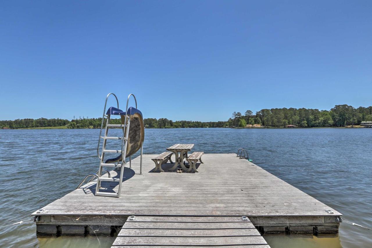 House With Dock And Slide Situated On Lake Sinclair! Sparta Bagian luar foto