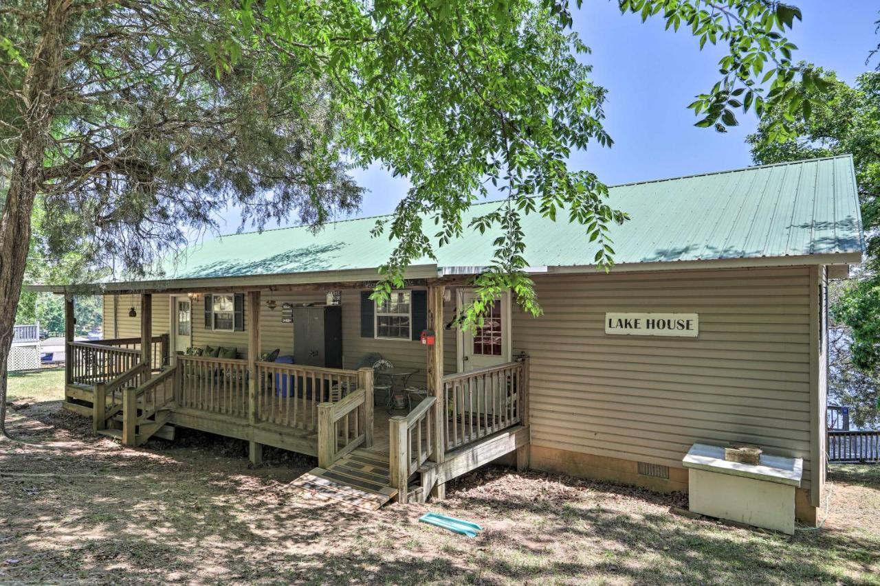 House With Dock And Slide Situated On Lake Sinclair! Sparta Bagian luar foto
