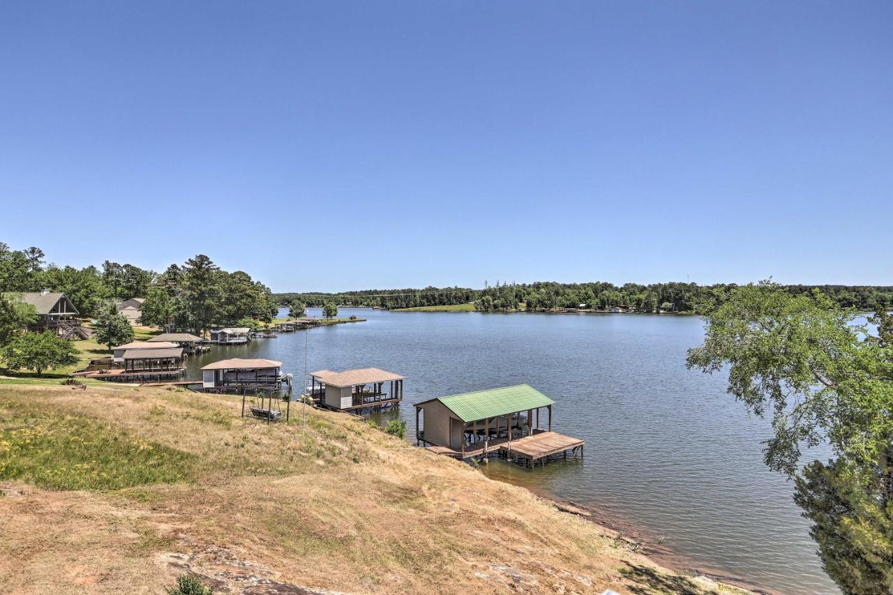 House With Dock And Slide Situated On Lake Sinclair! Sparta Bagian luar foto